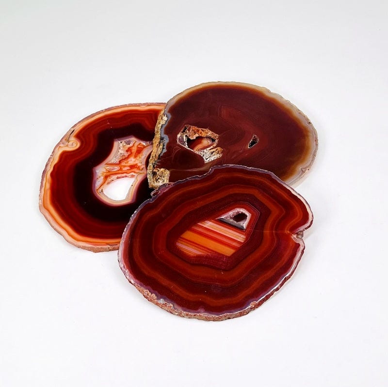 red agate slices displayed to show the differences in the color shades 