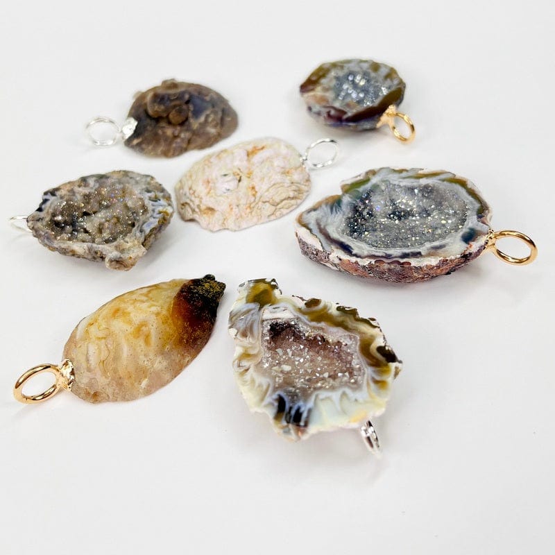 front and back view of the geode pendants 