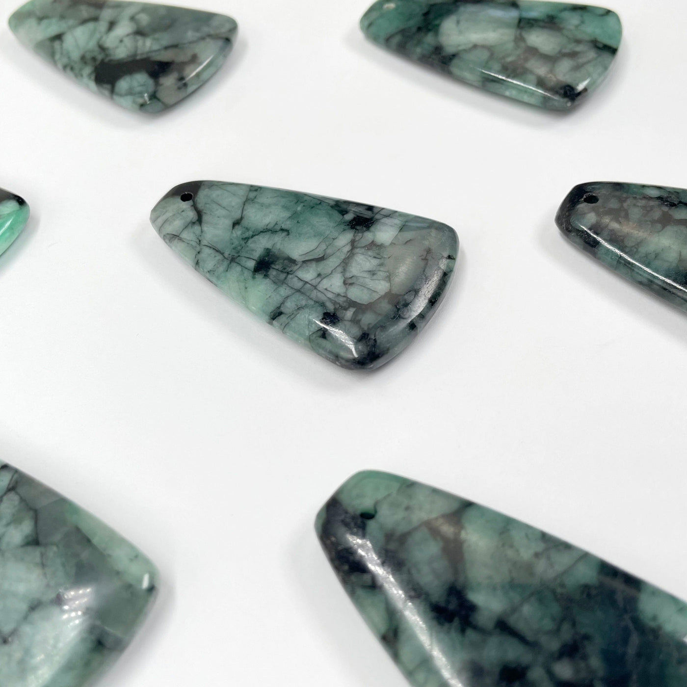 angled view of emerald polished points for thickness