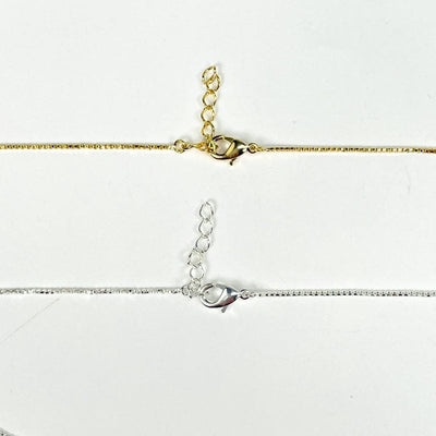close up of the lobster clasp and the adjustable chain 