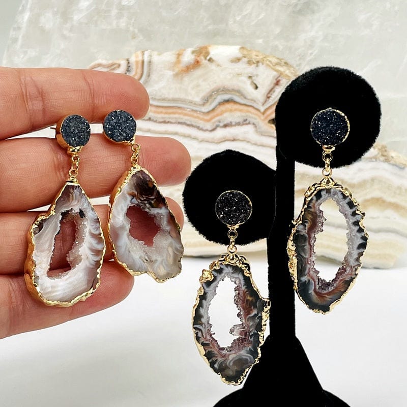 agate slices may come in a variation of color shades 