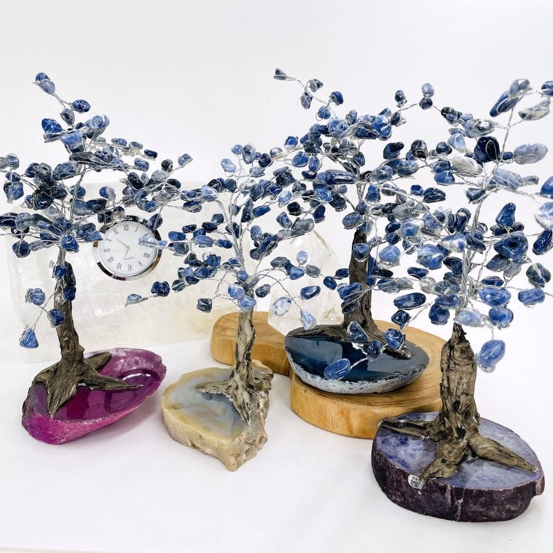 multiple agate base trees with sodalite on the top portion displayed to show the differences in the agate types 