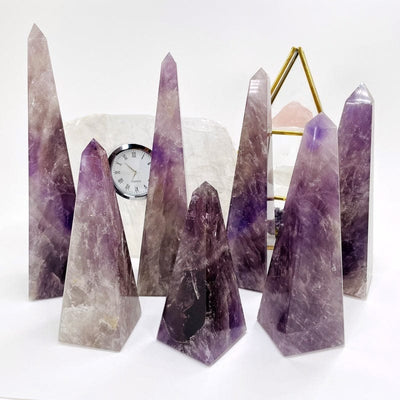 multiple amethyst obelisk displayed to show the differences in the color shades and sizes 