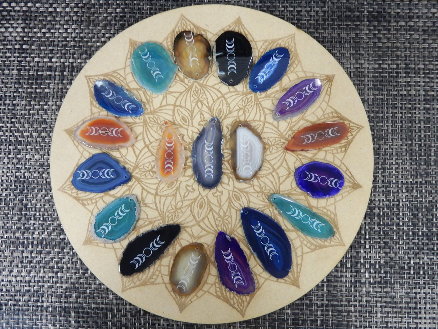 This picture is showing all the variety of colors we have available for our agate slices with moon phase design. 