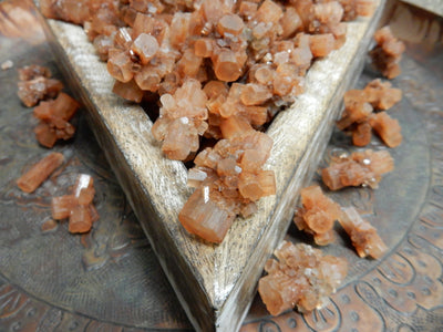 up close shot of aragonite with decorations
