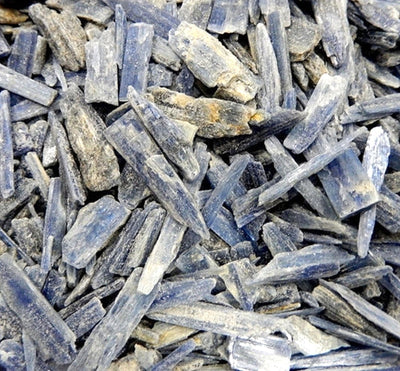 kyanite blades in a pile
