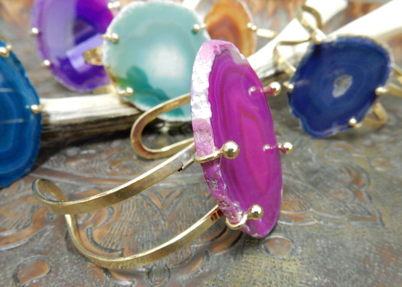 Agate Bracelet shown at an angle to show the setting.