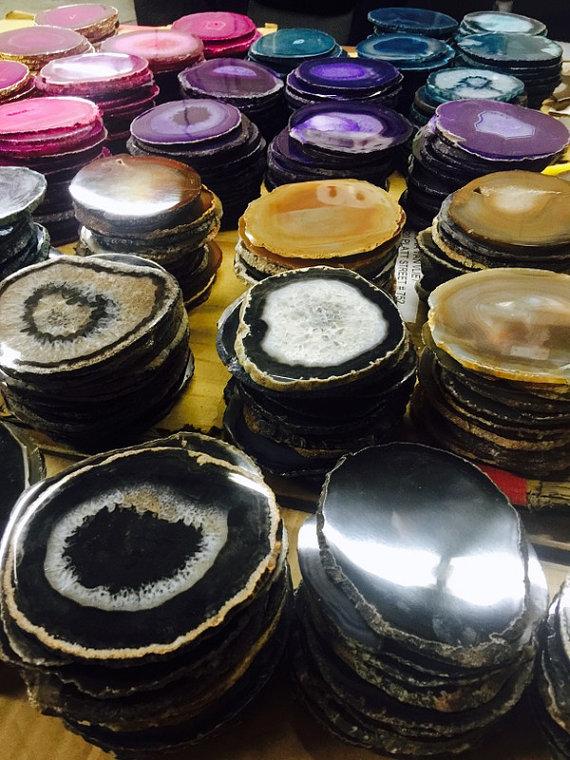 Multiple agate coasters shown. Different sizes, colors and patterns.