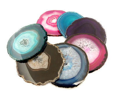Multiple agates shown to display color, size and pattern variation.