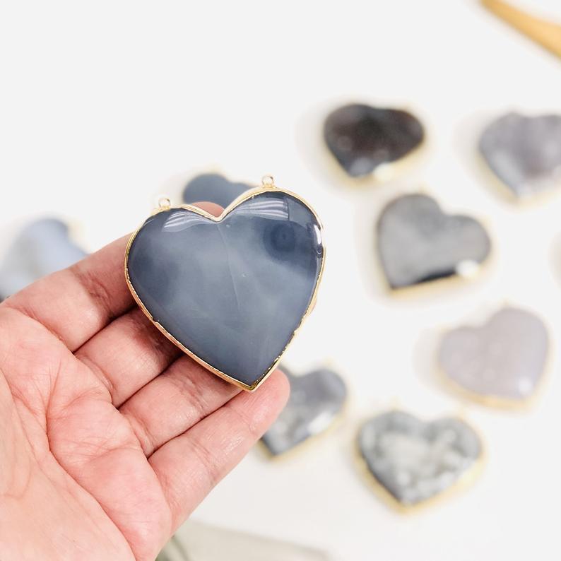 One Agate Druzy Heart with Connector in a hand.