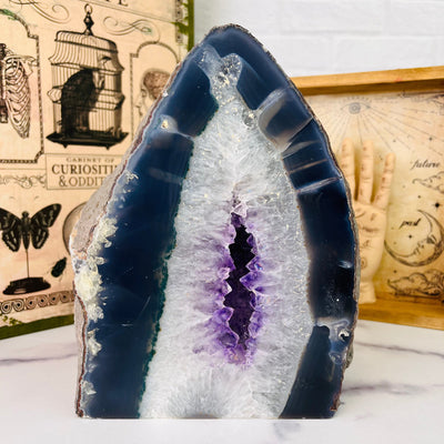 Front view of Agate Cut Base with Amethyst