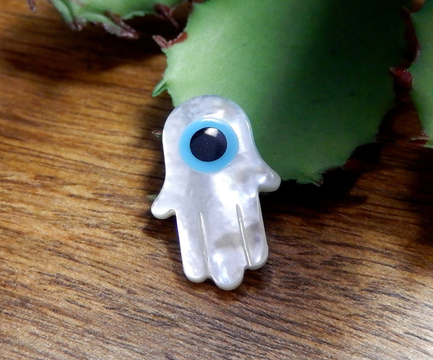 Mother Of Pearl Hamsa Hand With Eye Accent