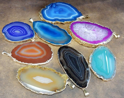 Picture of multiple options we have available for our agate slice pendants. 