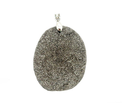 close up of the druzy pendant 